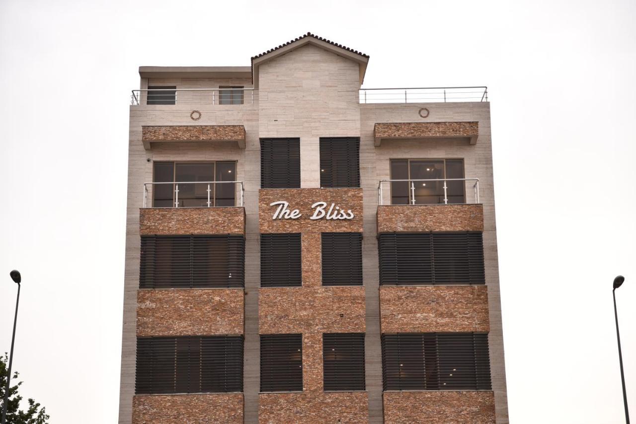 The Bliss Aparthotel Равалпинди Екстериор снимка