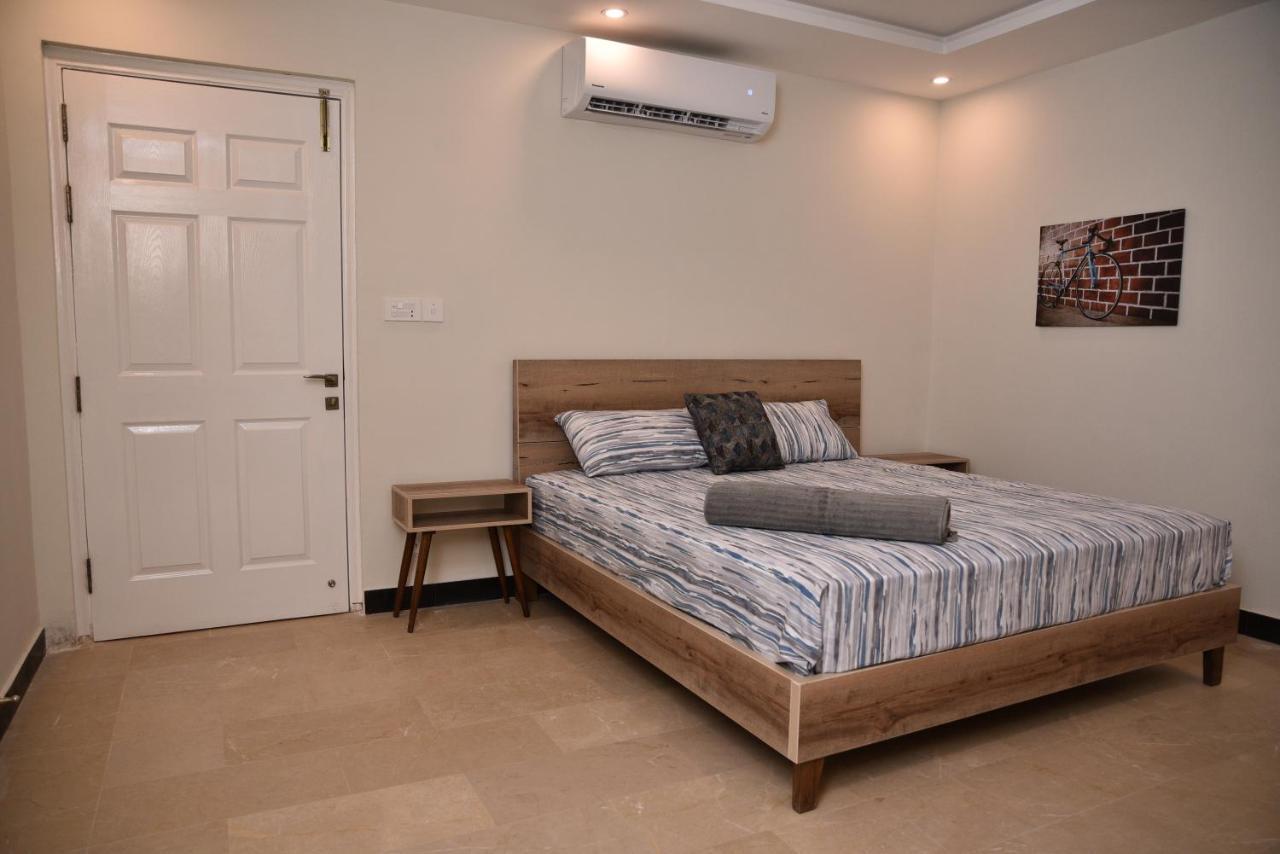 The Bliss Aparthotel Равалпинди Екстериор снимка